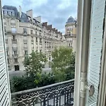 Pres De La Tour Eiffel Париж