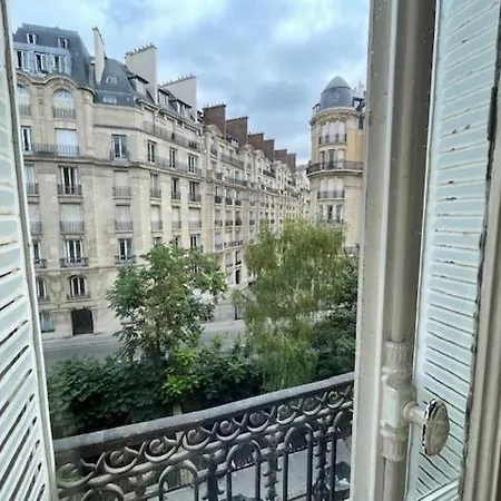 Pres De La Tour Eiffel 巴黎